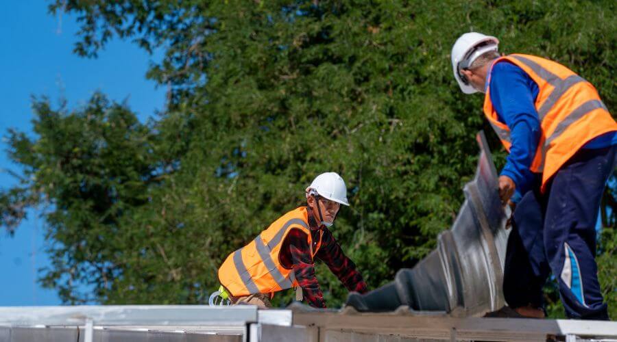 Professional gutter cleaning in Hope, ID